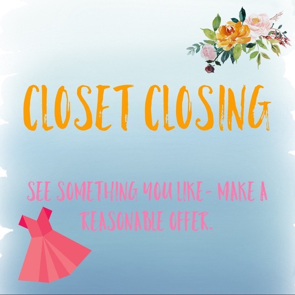 Closet Closing! Make an Offer Before it’s gone! - Picture 1 of 1